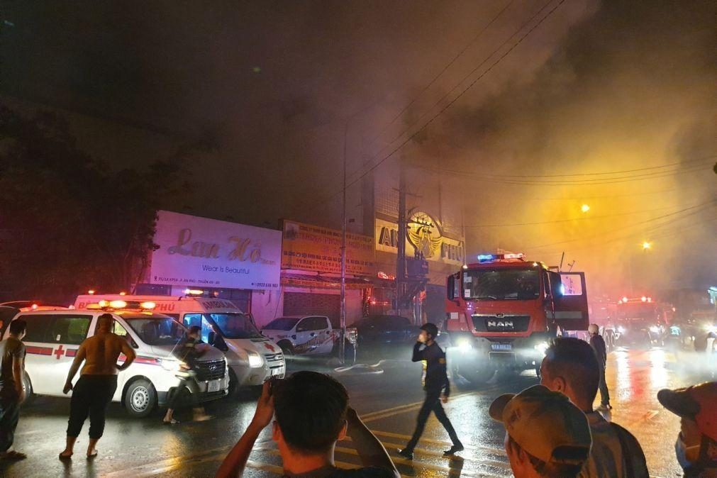 Sobe para 33 o número de mortos no incêndio em 'karaoke' no Vietname