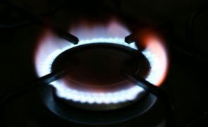 Governo britânico congela preços da energia por dois anos 