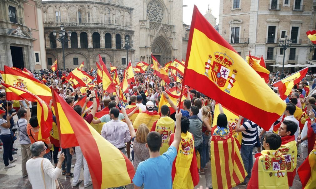 Catalunha: Milhares de espanhóis nas ruas de várias cidades contra referendo separatista