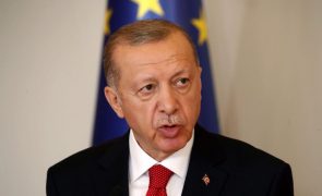 Turquia admite comprar aviões de combate à Rússia caso Washington recuse ceder os F-16