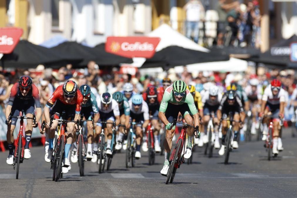 Mads Pedersen vence pela terceira vez na 19.ª etapa, Evenepoel segue líder na Vuelta