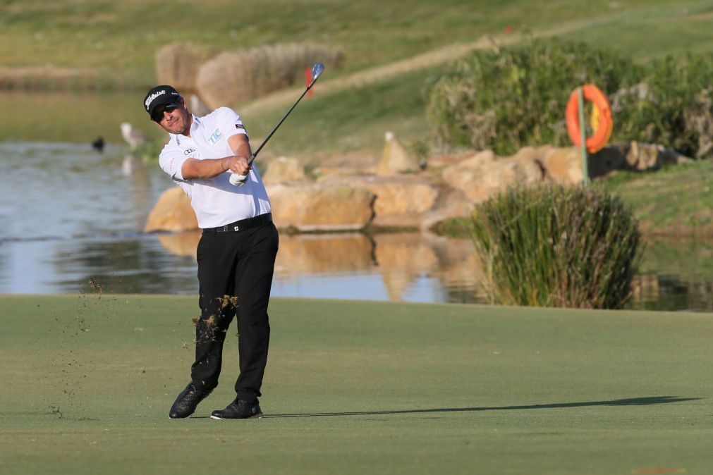 José-Filipe Lima sobe ao 'top 20' do British Masters de golfe