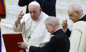 Papa Francisco alerta que são cada vez maiores os riscos de guerra nuclear