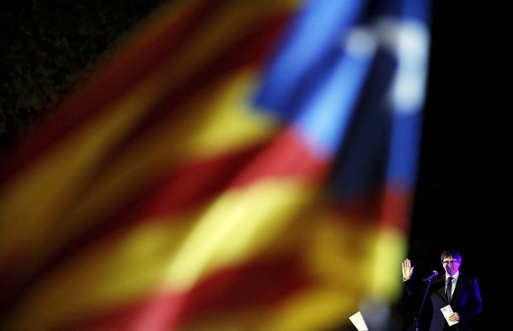 Catalunha: Carles Puigdemont pede mediação internacional no conflito com Madrid