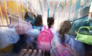 Maioria das escolas que deveria ter encerrado mantém-se aberta este ano