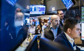 Bolsa de Wall Street negoceia positiva mas ambiente de incerteza paira nos mercados