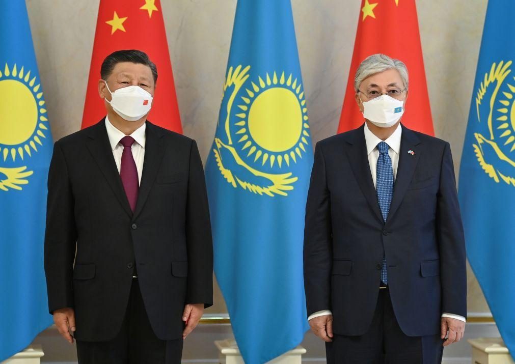 China expressa apoio a Cazaquistão, vizinho preocupado com ambições russas