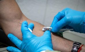 Covid-19: Macau ainda a analisar novas vacinas - autoridades de saúde