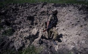 Descobertos 450 túmulos na cidade reconquistada de Izium, na Ucrânia