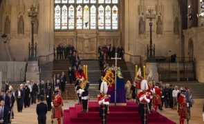 Isabel II: Delegação da China proibida de visitar câmara ardente no parlamento