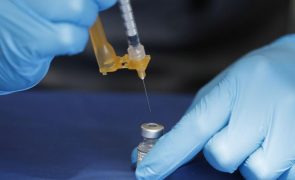 Covid-19: Portugal recebe 2ª feira primeiras doses da nova vacina Pfizer