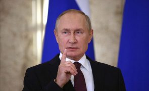 Putin recusa alterar estratégia apesar da contra-ofensiva de Kiev