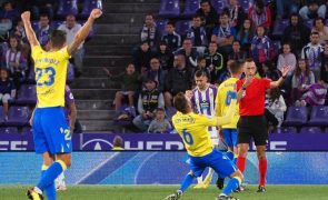 Cádiz soma primeiros pontos com triunfo em Valladolid