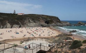 Praias de Dona Ana e Zambujeira do Mar interditas a banhos