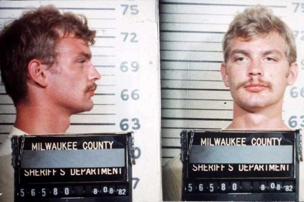 Quais os crimes por que Jeffrey Dahmer acabou por ser condenado