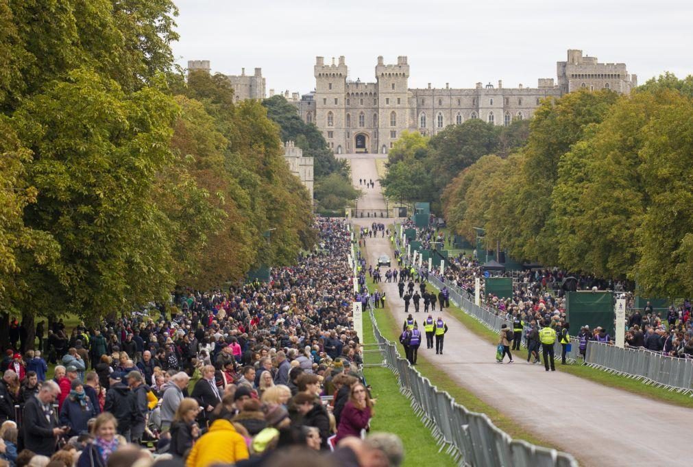 Milhares de pessoas nas ruas de Londres para funeral da rainha