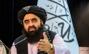 Talibãs e Estados Unidos trocam prisioneiros no Afeganistão