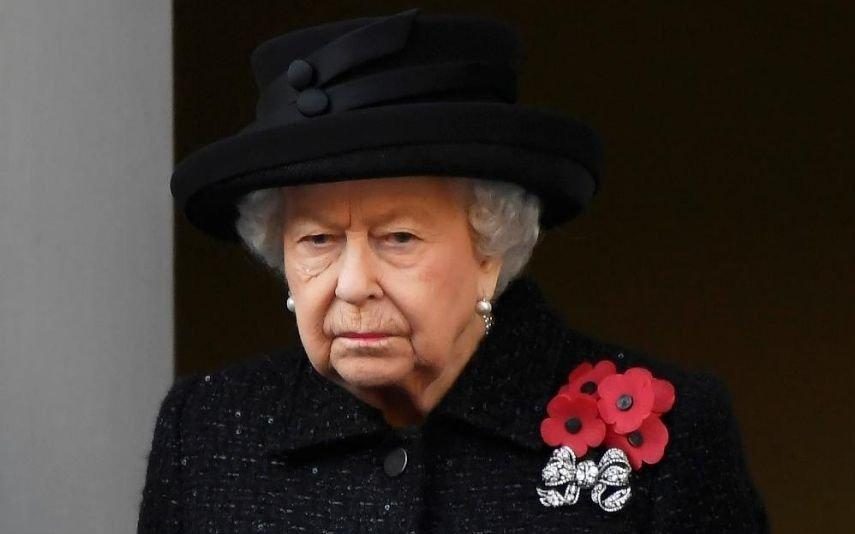 Príncipes André e Harry - Decidem não usar uniforme militar no funeral da Rainha Isabel II