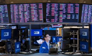 Wall Street inicia sessão em baixa à espera da Fed