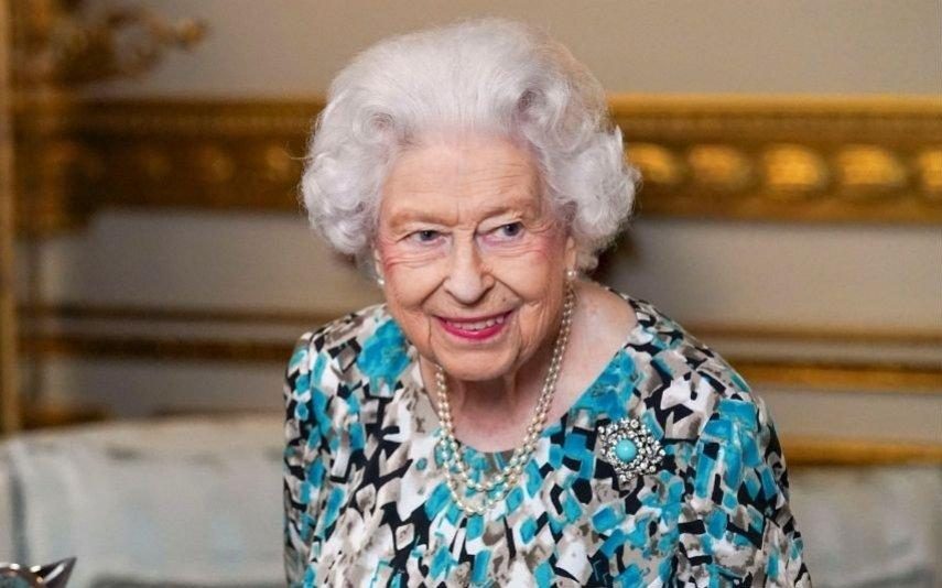 Rainha Isabel II - Gaiteiro que despertou a monarca todas as manhãs, faz despedida emocionante