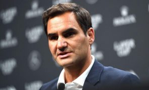 Tenista suíço Federer despede-se em encontro de pares