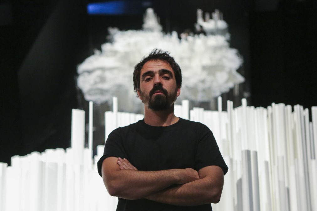 Vhils apresenta no festival Iminente em Lisboa peça com recurso a técnica inédita