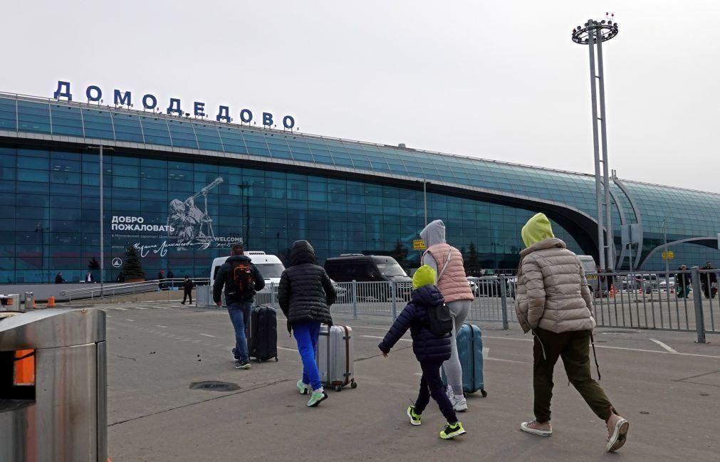 Russos apressam-se a marcar voos para o estrangeiro após mobilização