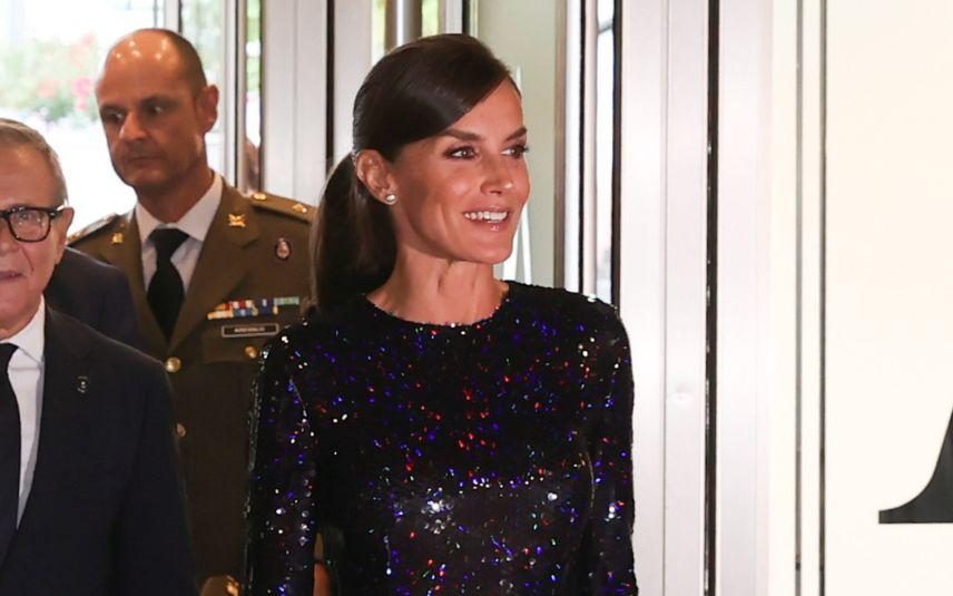 Rainha das lantejoulas!  - Letizia surpreende com um look brilhante e arrojado