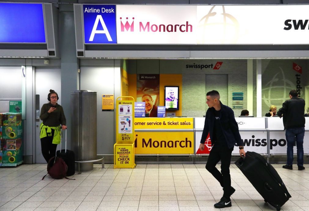 Passageiros da Monarch em Portugal regressam ao Reino Unido em voos fretados pelas autoridades