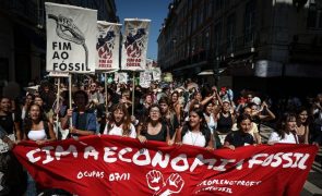 Manifestação de estudantes junta dezenas em Lisboa contra 
