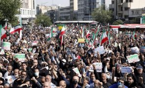 Milhares de iranianos manifestam-se a favor do Governo depois de semana de protestos