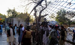 Carro-bomba mata sete pessoas perto de mesquita em Cabul, no Afeganistão