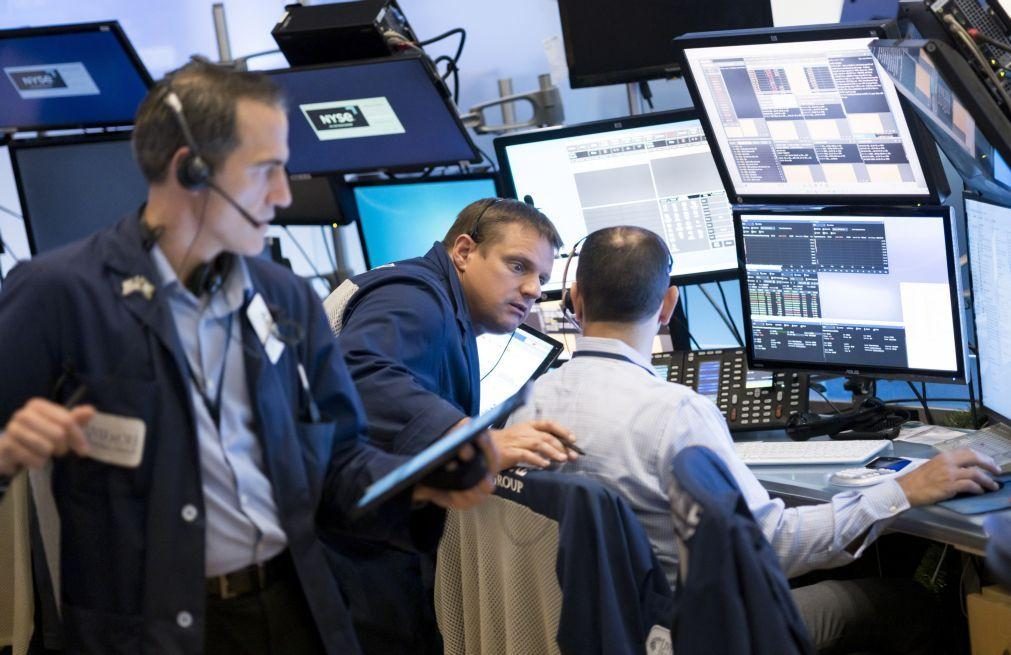 Wall Street encerra em forte baixa com investidores angustiados com recessão