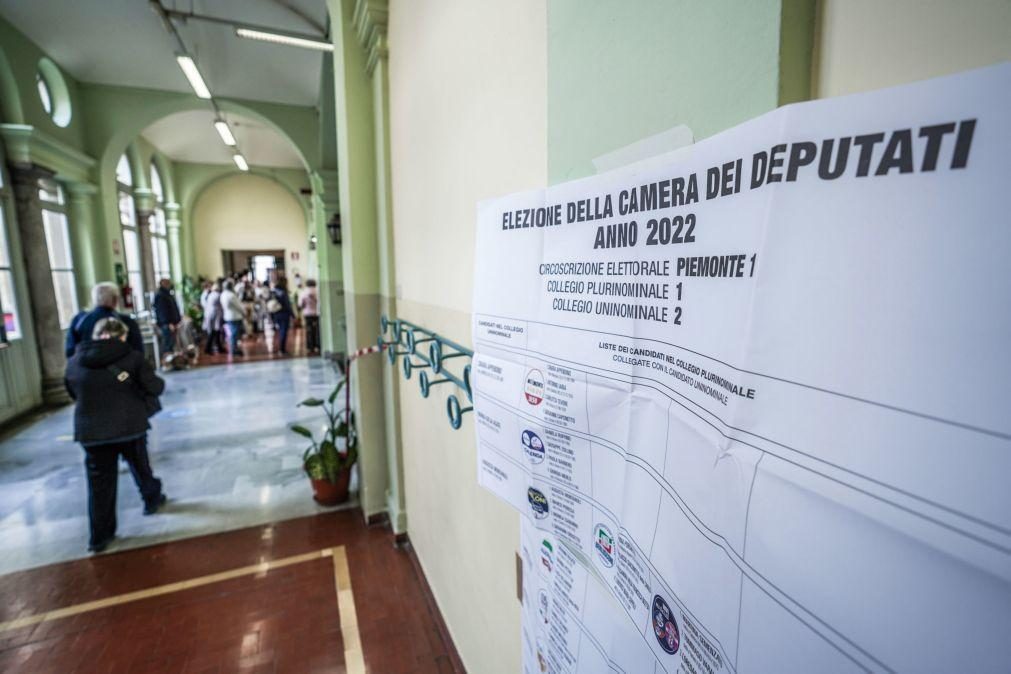 Mesas de voto para as legislativas em Itália encerraram
