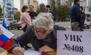 Residentes de Kherson denunciam irregularidades em referendo