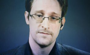 Putin concede cidadania russa a Edward Snowden