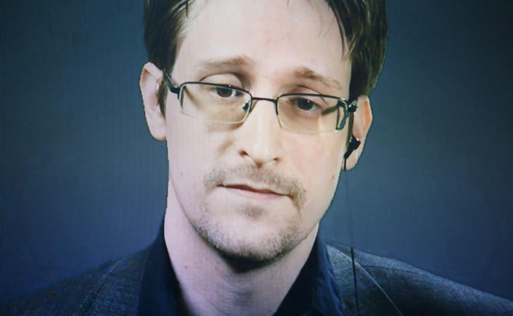 Putin concede cidadania russa a Edward Snowden