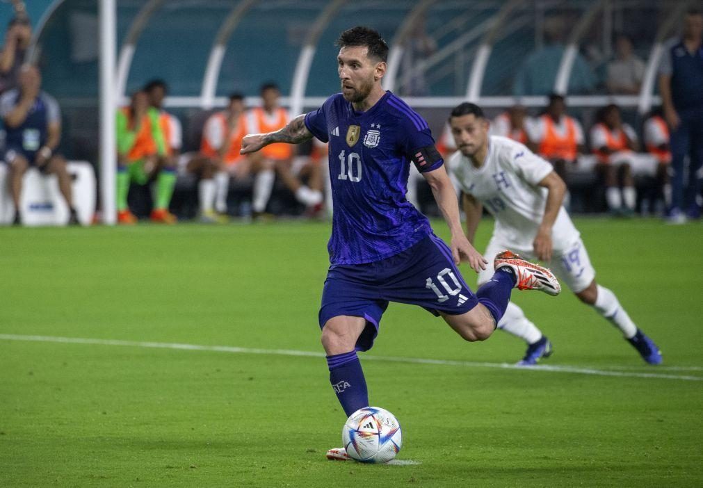 Messi volta a 'bisar', com a Jamaica, e chega aos 90 golos pela Argentina