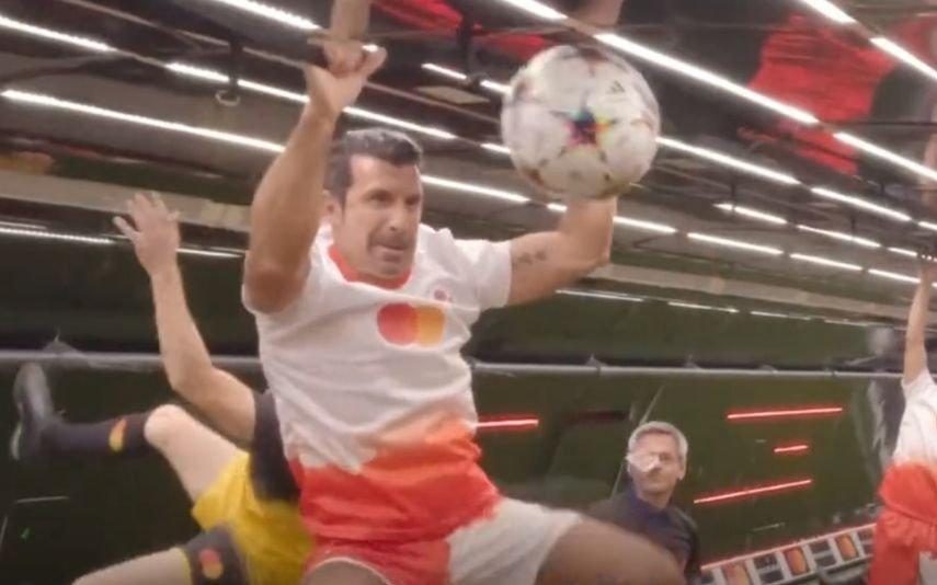 Luís Figo entra para o Guinness ao participar num jogo com gravidade zero