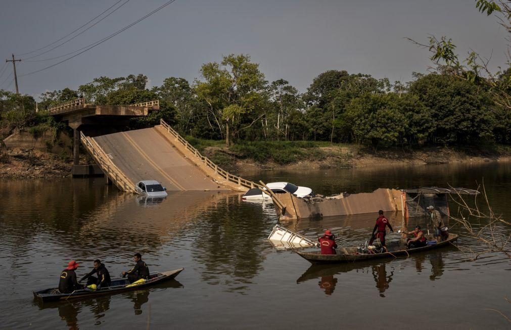 Três mortos e 14 feridos após desabamento de ponte no Brasil