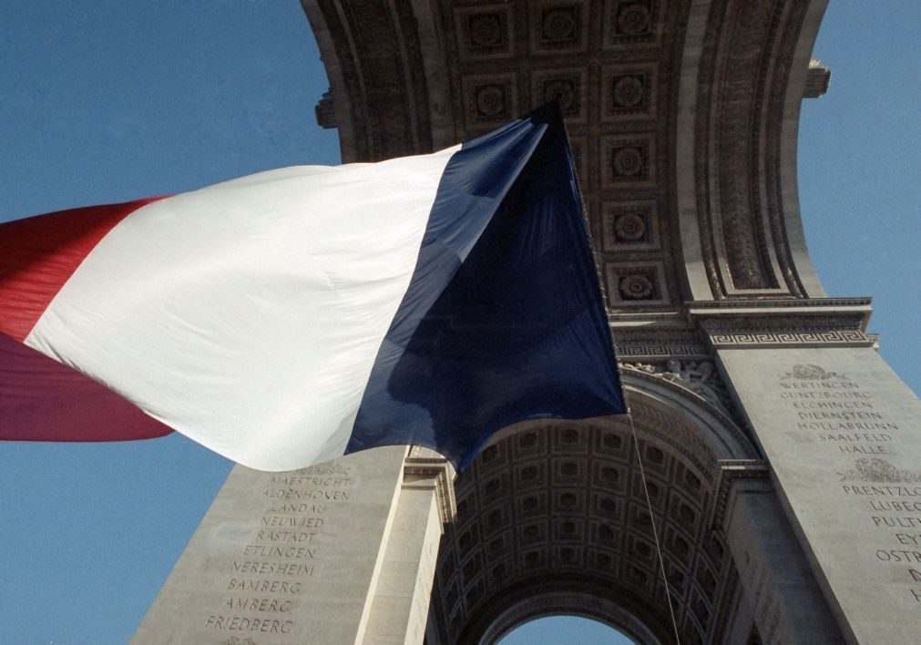 Cinco detidos após deteção de explosivos em bairro com embaixadas em Paris