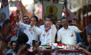 Lula da Silva encerra campanha em caminhada com clima de festa