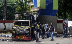 Balanço de confrontos na Indonésia desce para 125 mortos devido a erro