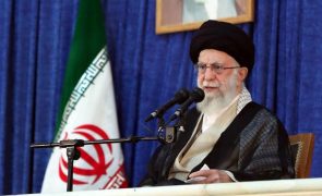 Líder supremo do Irão quebra silêncio sobre protestos e culpa EUA e Israel