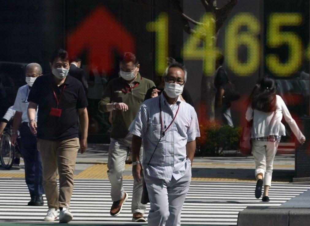 Bolsa de Tóquio abre a ganhar 2,45%