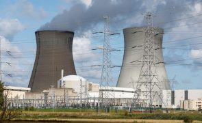 Energia nuclear produz menos eletricidade do que eólica e solar juntas