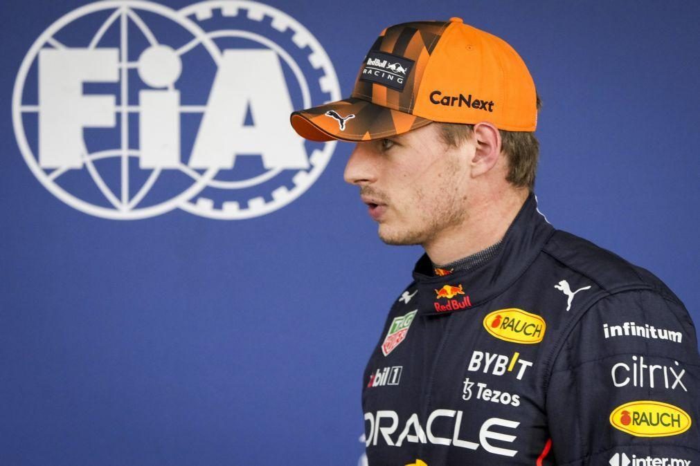 Verstappen parte da 'pole' para a prova que lhe pode dar o título de Fórmula 1