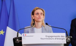 Governo francês faz novo apelo à calma perante a escassez de combustíveis