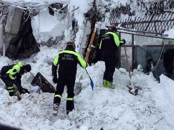 Itália: Seis sobreviventes encontrados em hotel soterrado por avalanche