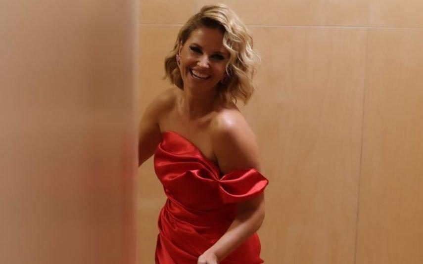 Cristina Ferreira veste vermelho e é vista como 